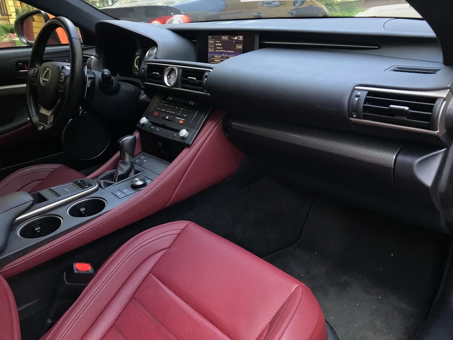 Салон Lexus RC 200t