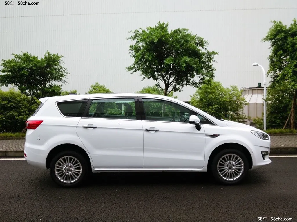 Китайский минивэн Lifan получил внешность Ford S-Max