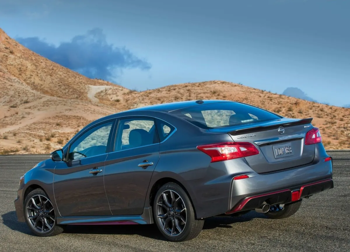 Заряженный седан Nissan Sentra Nismo – первые фото и подробности