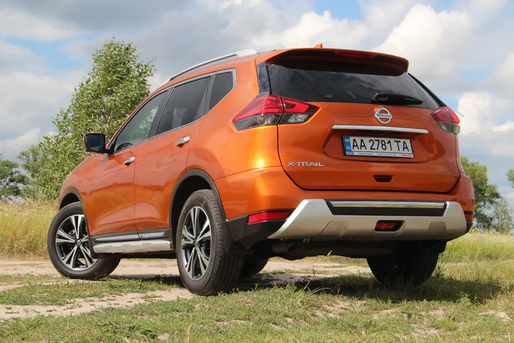 Внешность Nissan X-Trail 2017 вид сзади