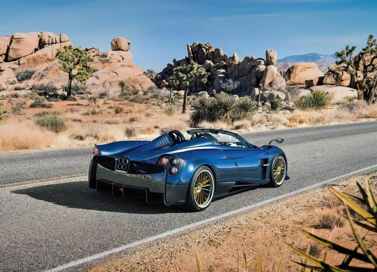 Pagani Huayra Roadster 2018 – первые официальные фото суперкара Пагани
