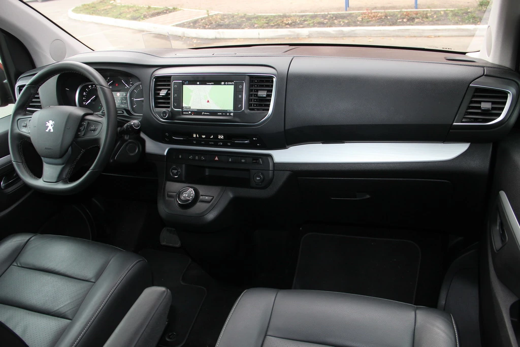 Интерьер Peugeot Traveller 2017 VIP