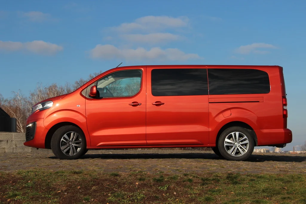 Внешность Peugeot Traveller 2017