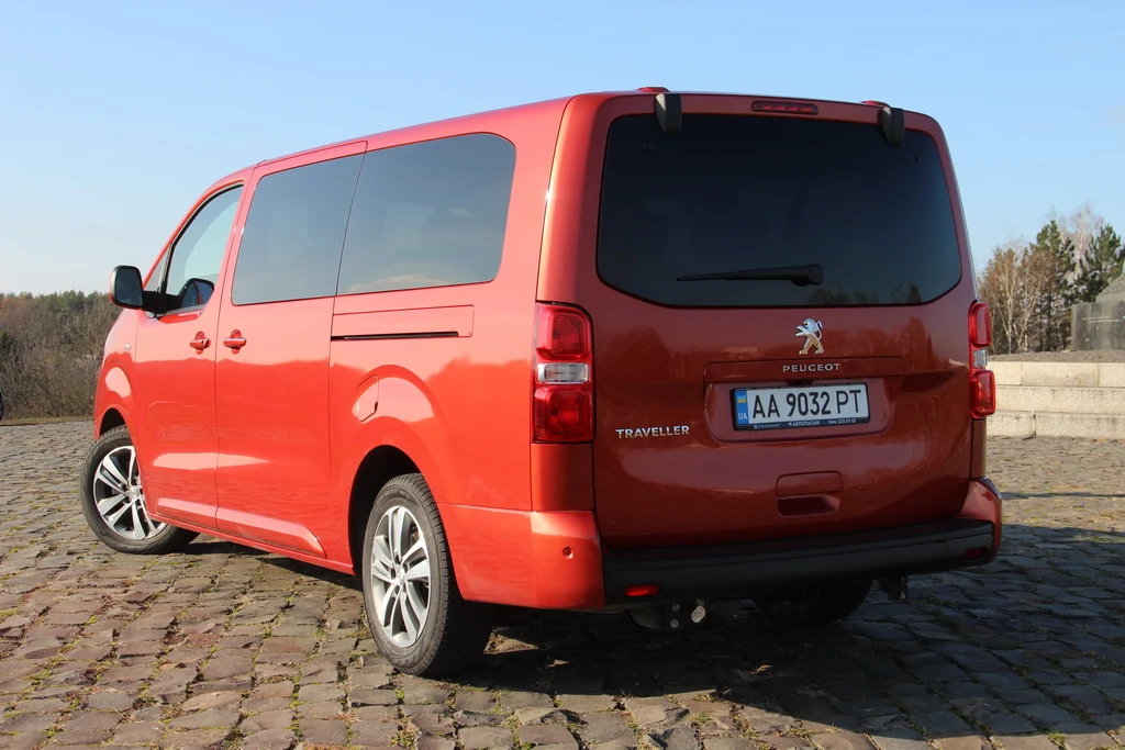 Внешность Peugeot Traveller 2017