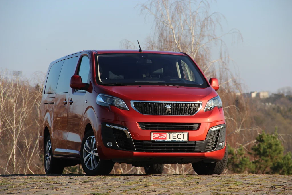 Внешность Peugeot Traveller 2017