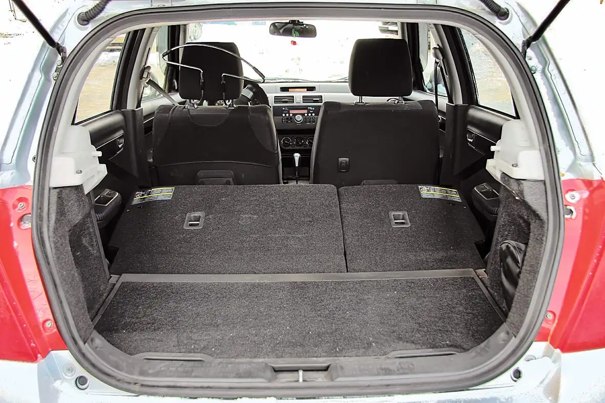 Обзор Mitsubishi Colt и Suzuki Swift.