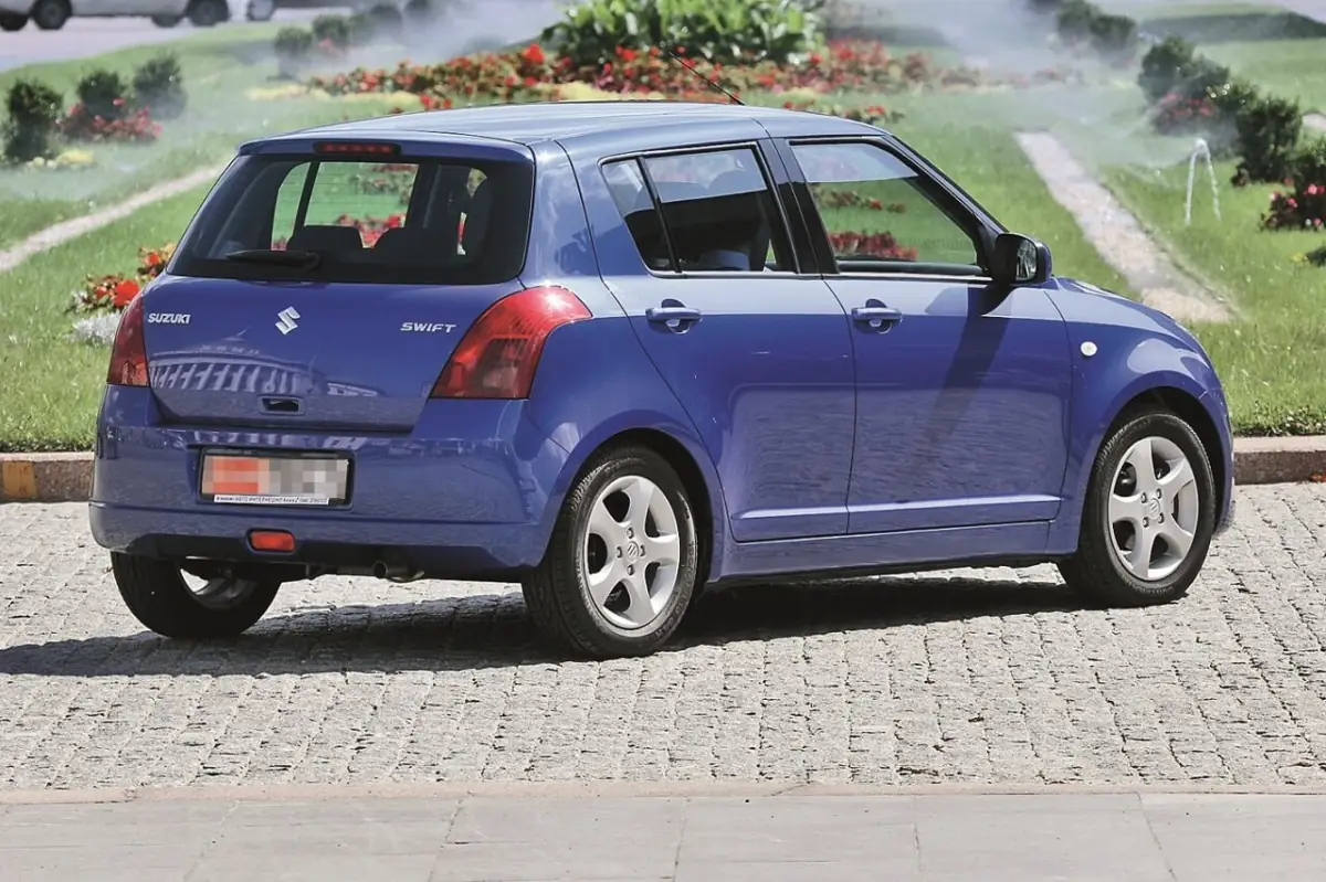 Обзор Mitsubishi Colt и Suzuki Swift.