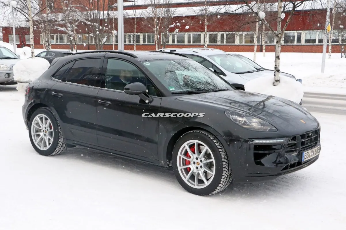 Новый Porsche Macan 2019 засняли во время тестов