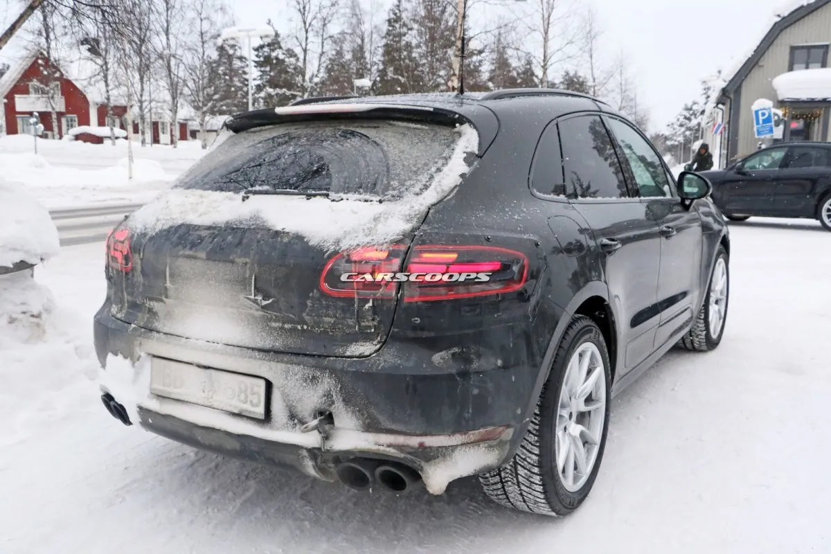 Новый Porsche Macan 2019 засняли во время тестов