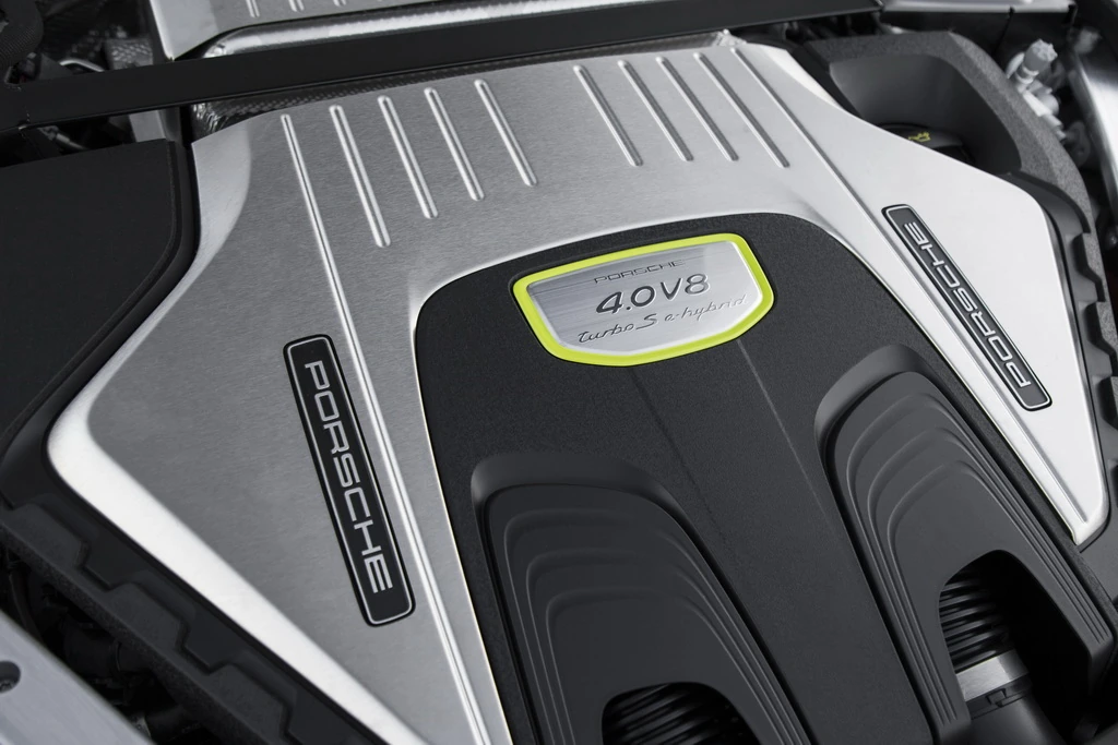 Гибридный мотор Porsche Panamera Sport Turismo