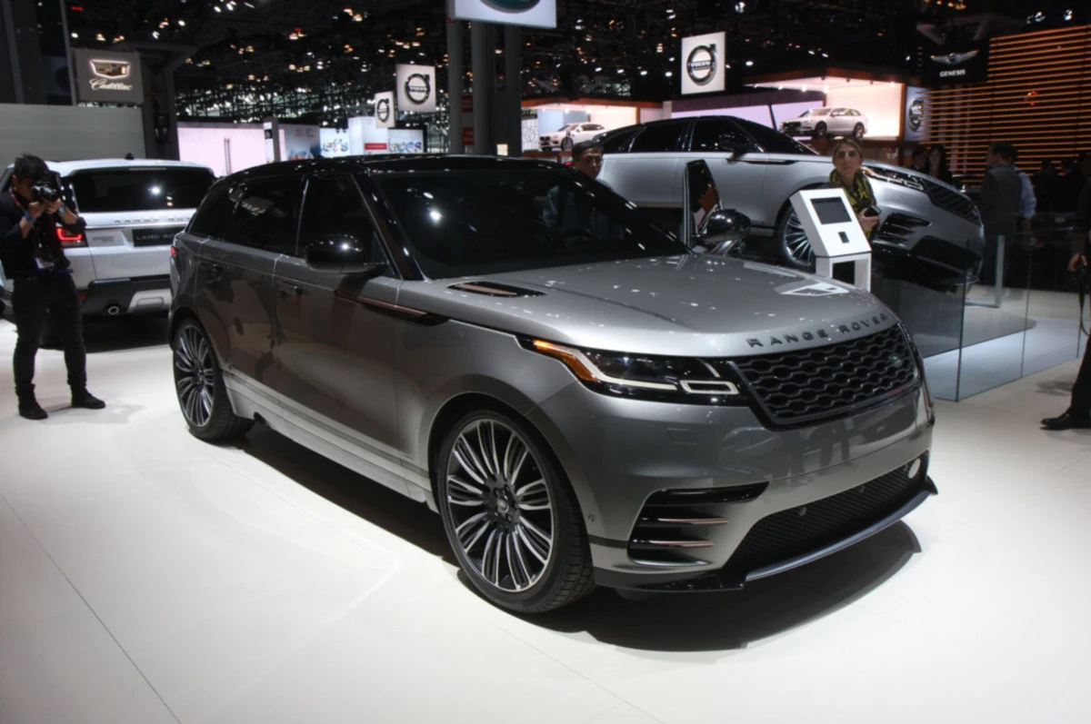 цвет автомобтлей - серый металлик