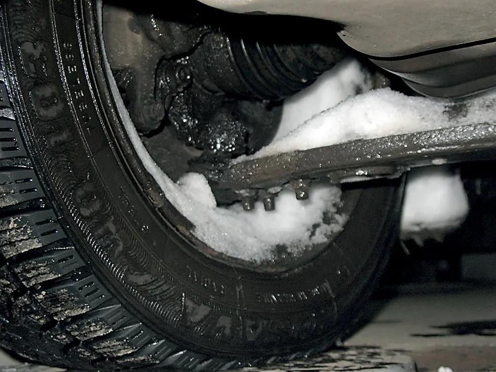 Как защитить авто от снега и мороза