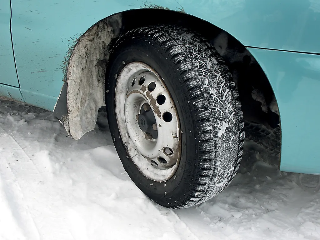 Как защитить авто от снега и мороза