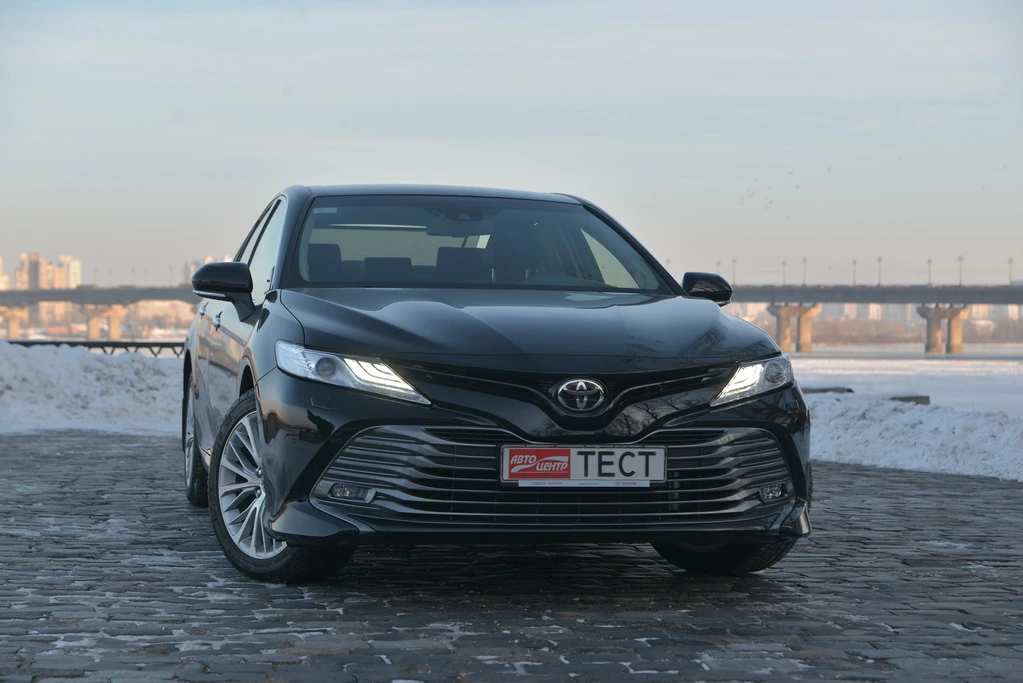 Внешний вид Toyota Camry 2018