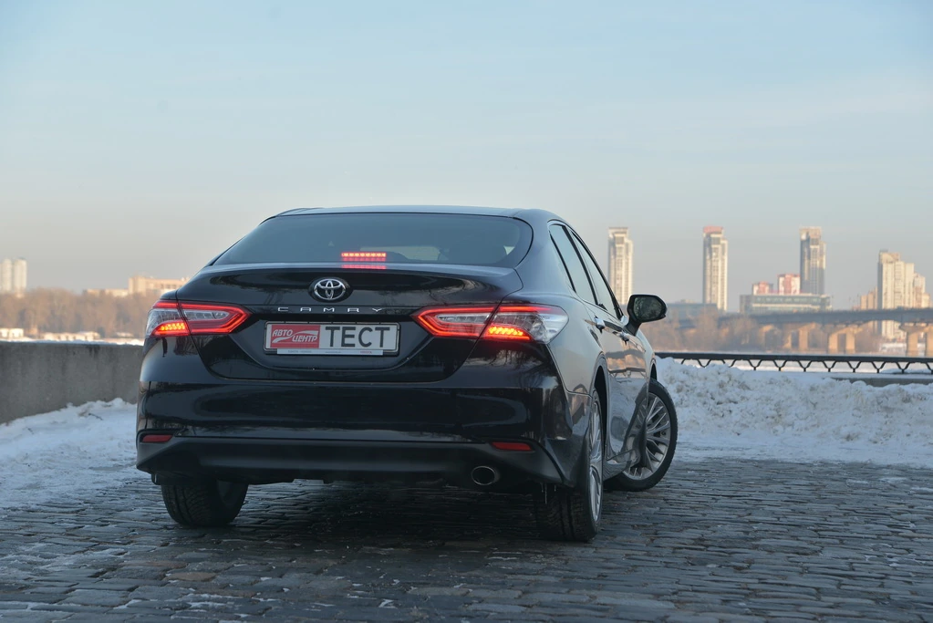 Внешний вид Toyota Camry 2018