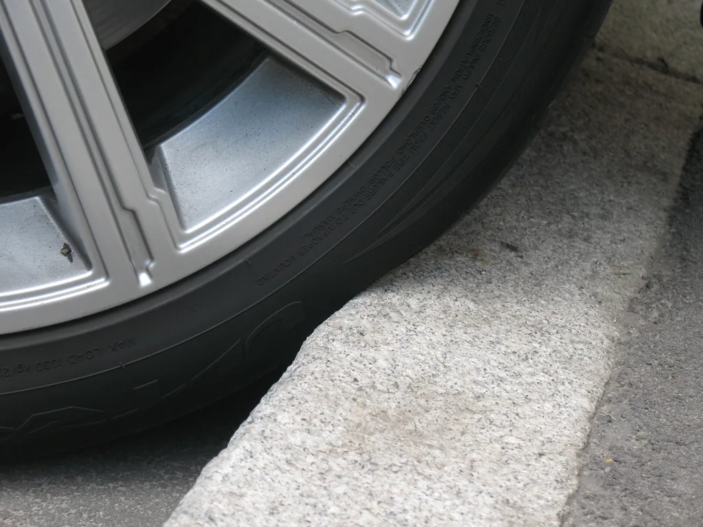 Шины и бордюры