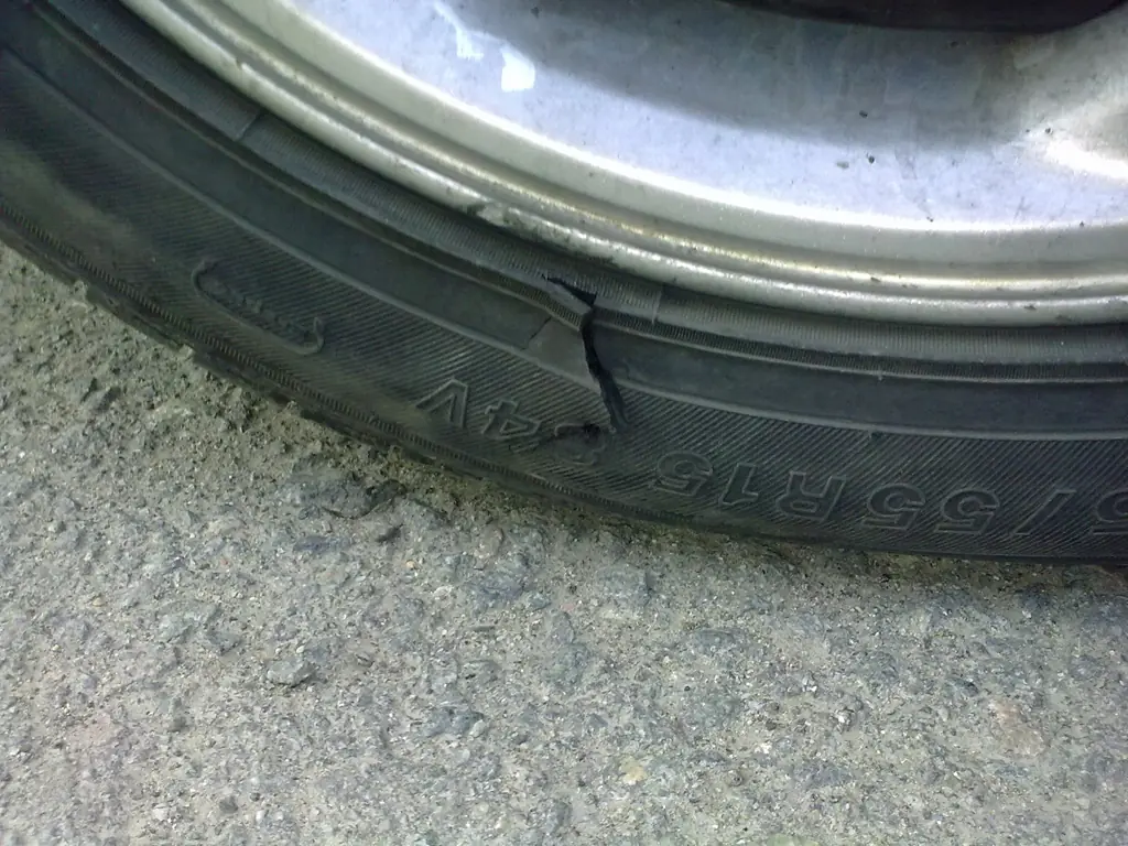 Шины и бордюры