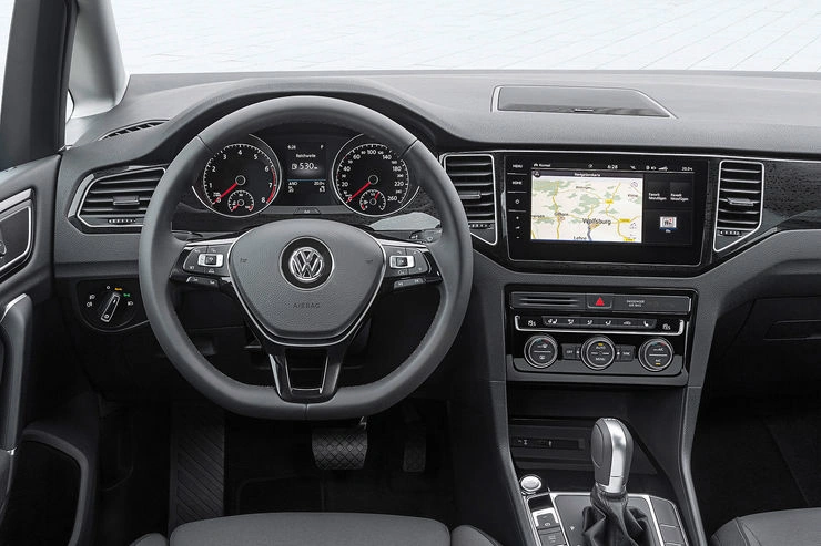 VW Golf Sportsvan 2018: первые фото обновленного минивэна