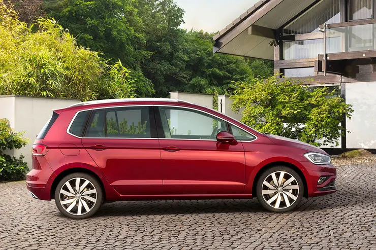 VW Golf Sportsvan 2018: первые фото обновленного минивэна