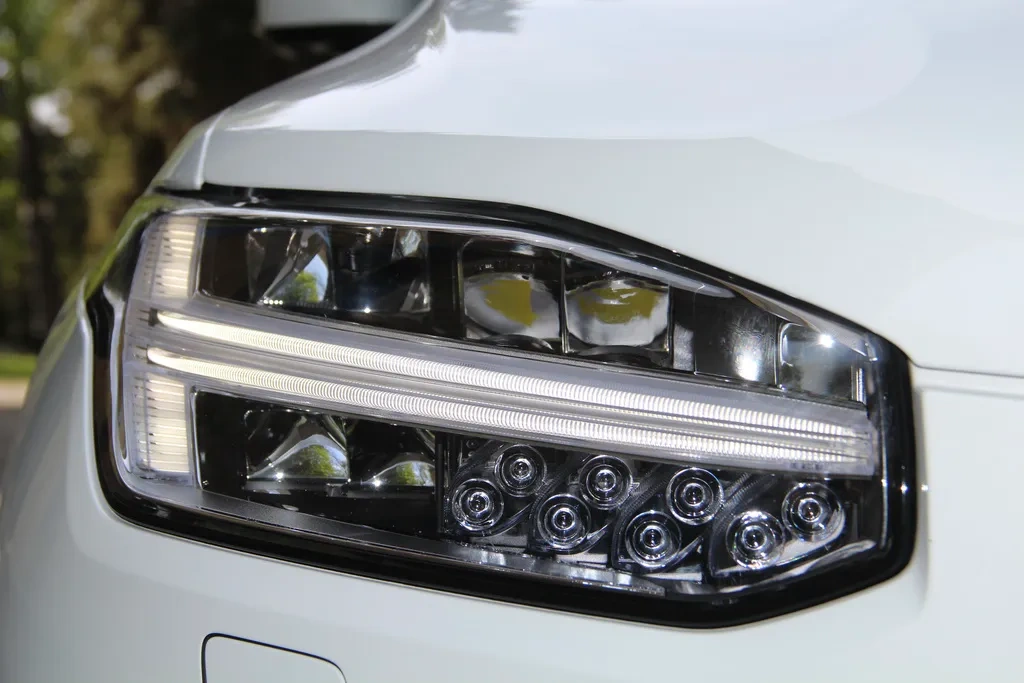 Фара Volvo XC90 T8