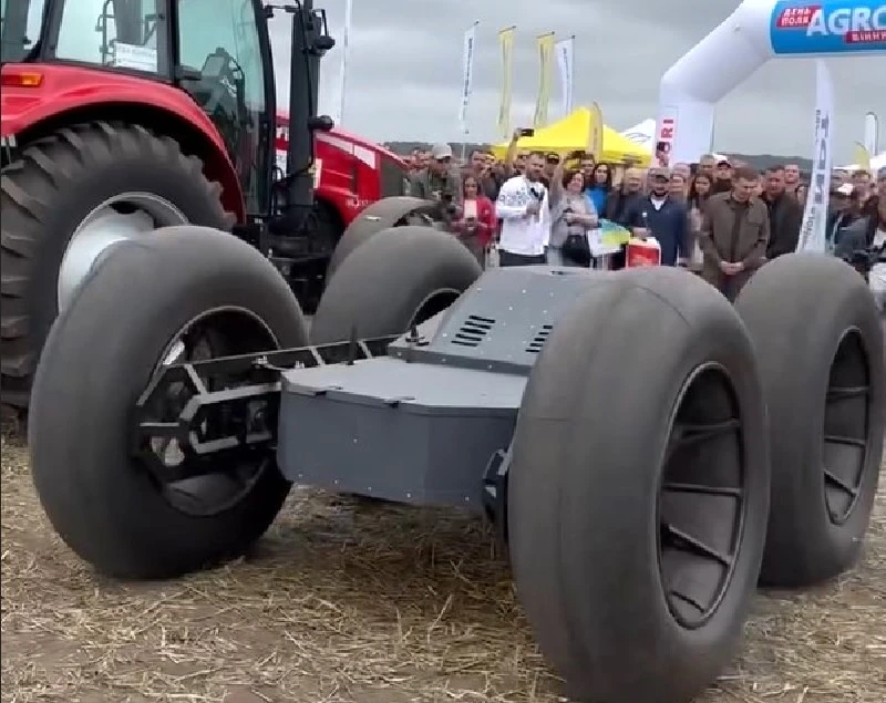 Аграрії розробили машину, якій не страшні міни