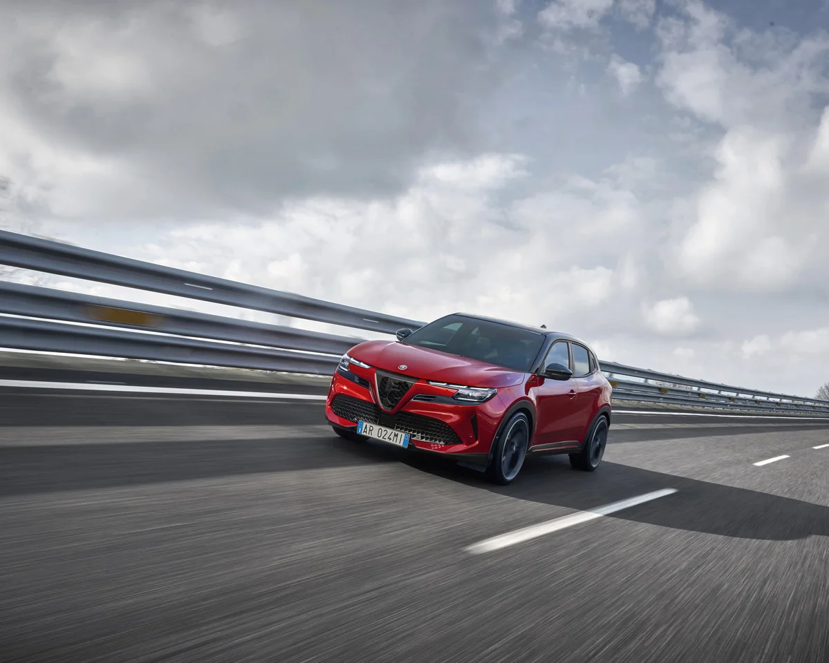 Alfa Romeo представила найпотужніший електрокрос