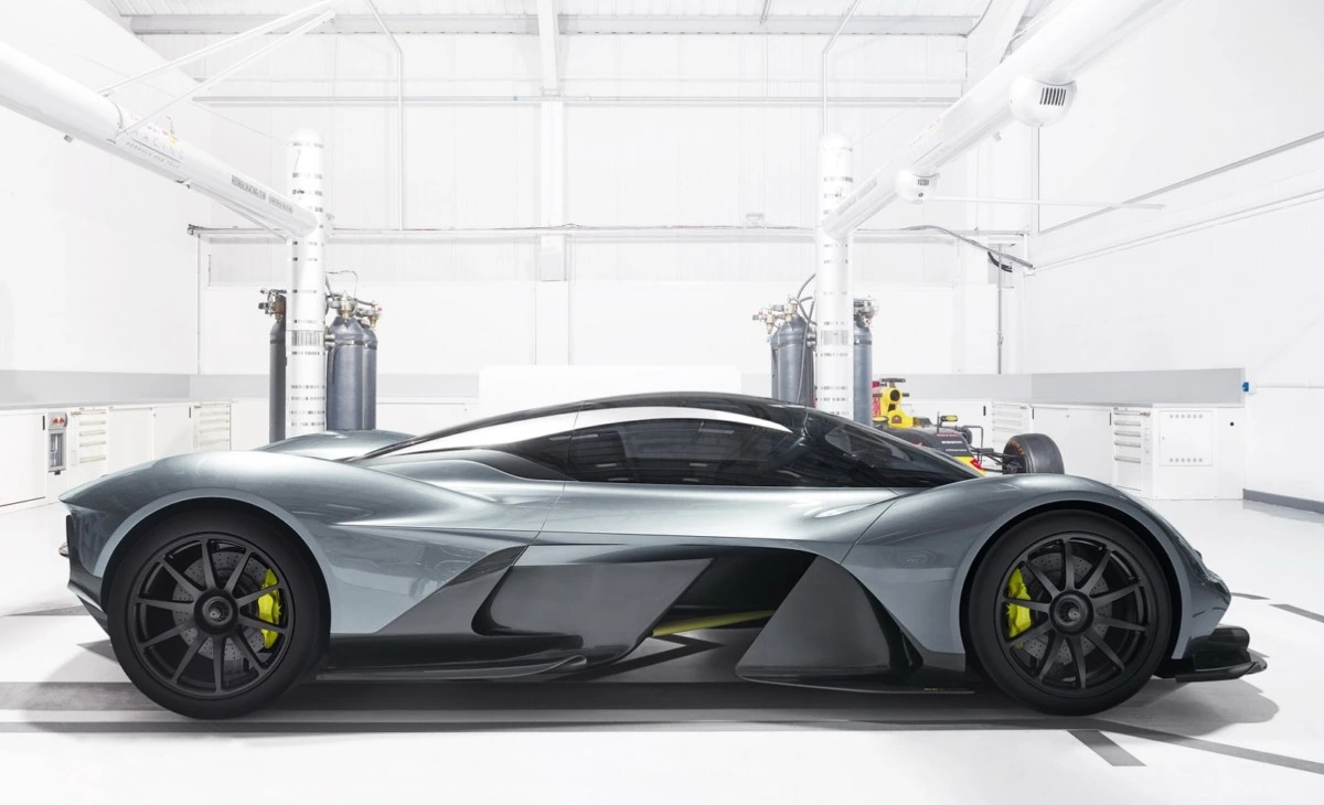 Гиперкар Aston Martin AM-RB 001 собрал втрое больше предзаказов