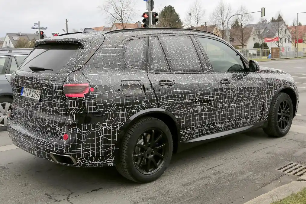 Первые фото нового BMW X5 2019