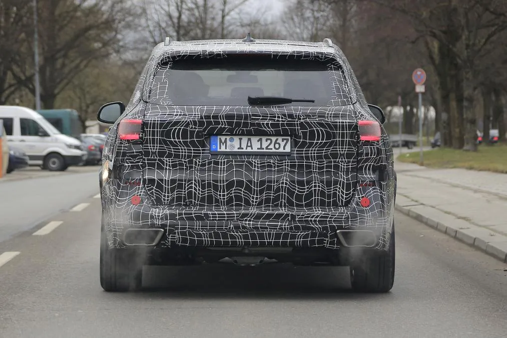 Первые фото нового BMW X5 2019
