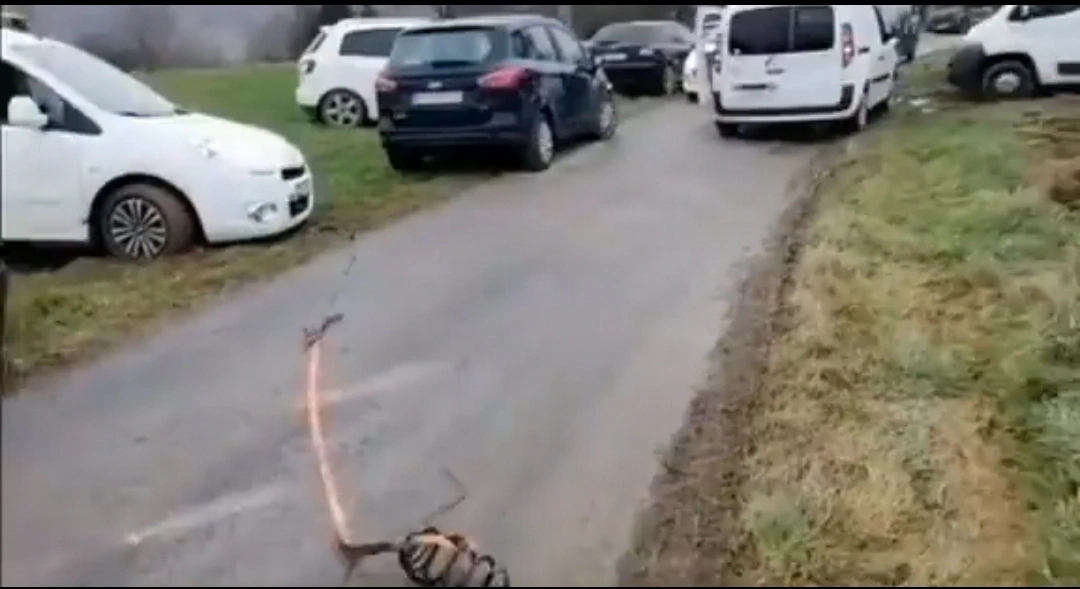 Буксирування автомобіля не за правилами обернулося курйозним інцидентом (відео)