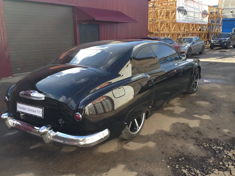 Старый ЗИМ превратили в стильное купе