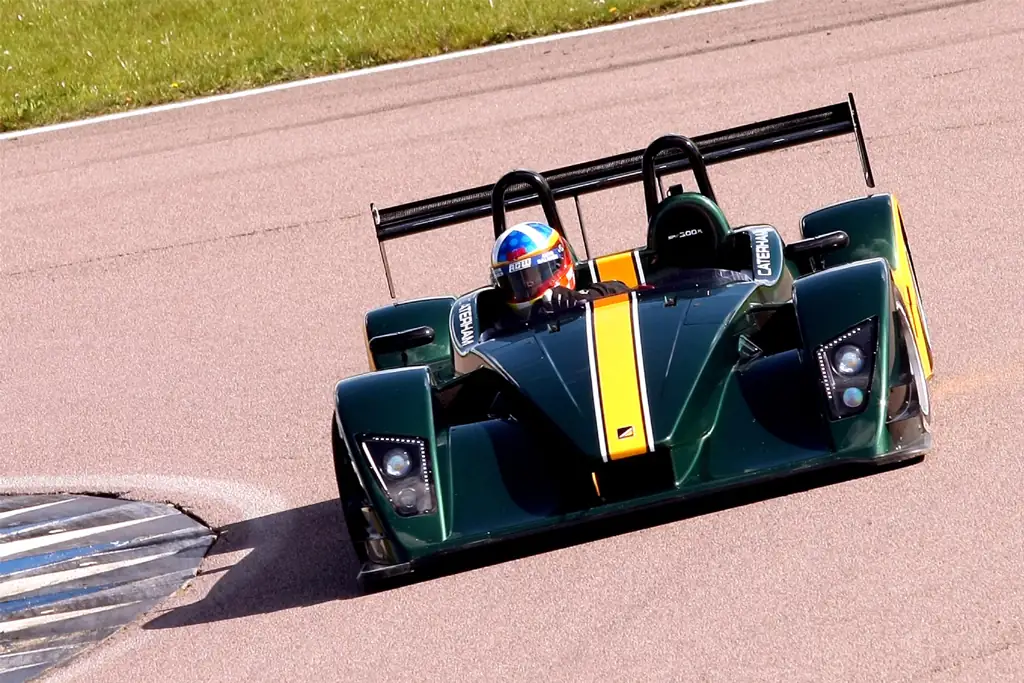 Первый клиентский прототип Caterham SP/300.R доставлен покупателю