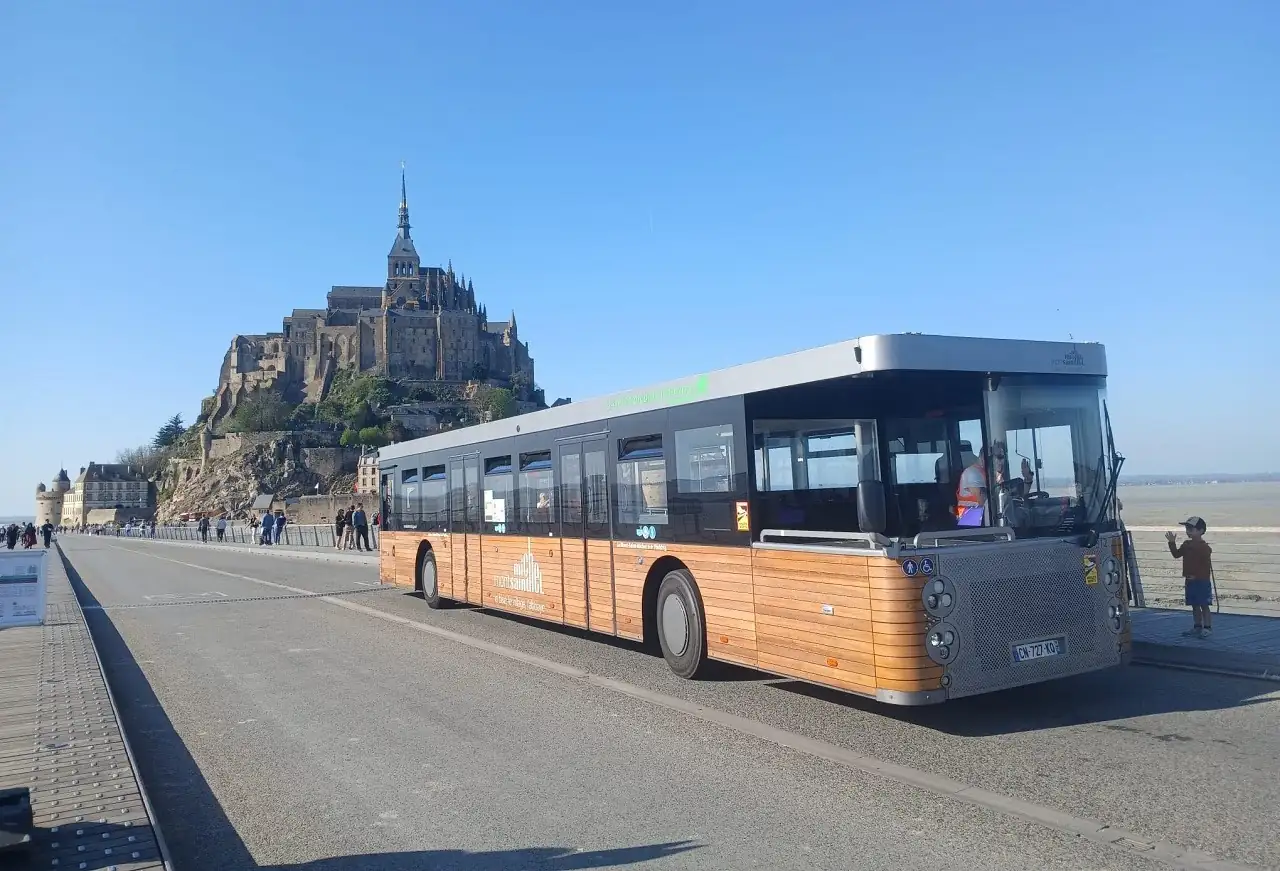 Де можна зустріти автобуси з двома кабінами водія