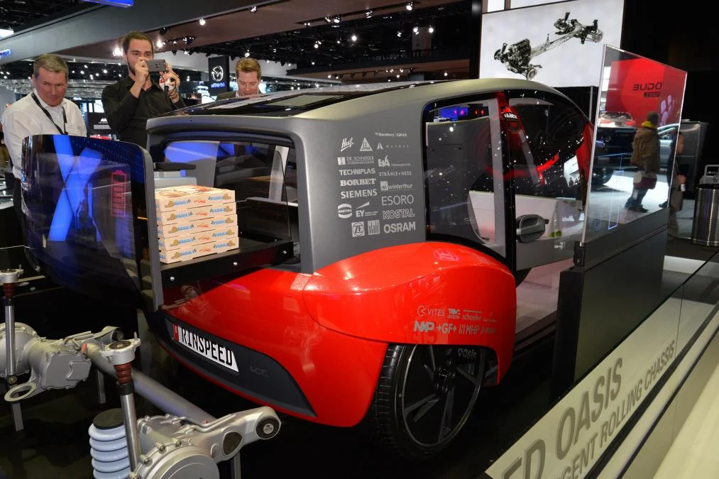 В Детройте показали автомобиль, который сам доставляет пиццу