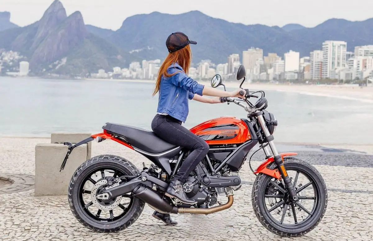 дорожный мотоцикл Ducati Scrambler Sixty2