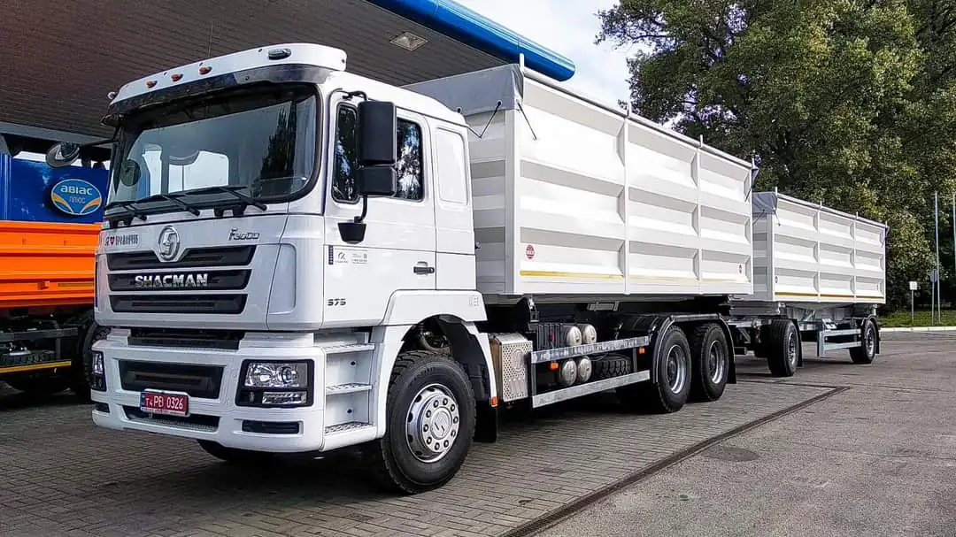 автопоезд-зерновоз SCHACMAN F3000