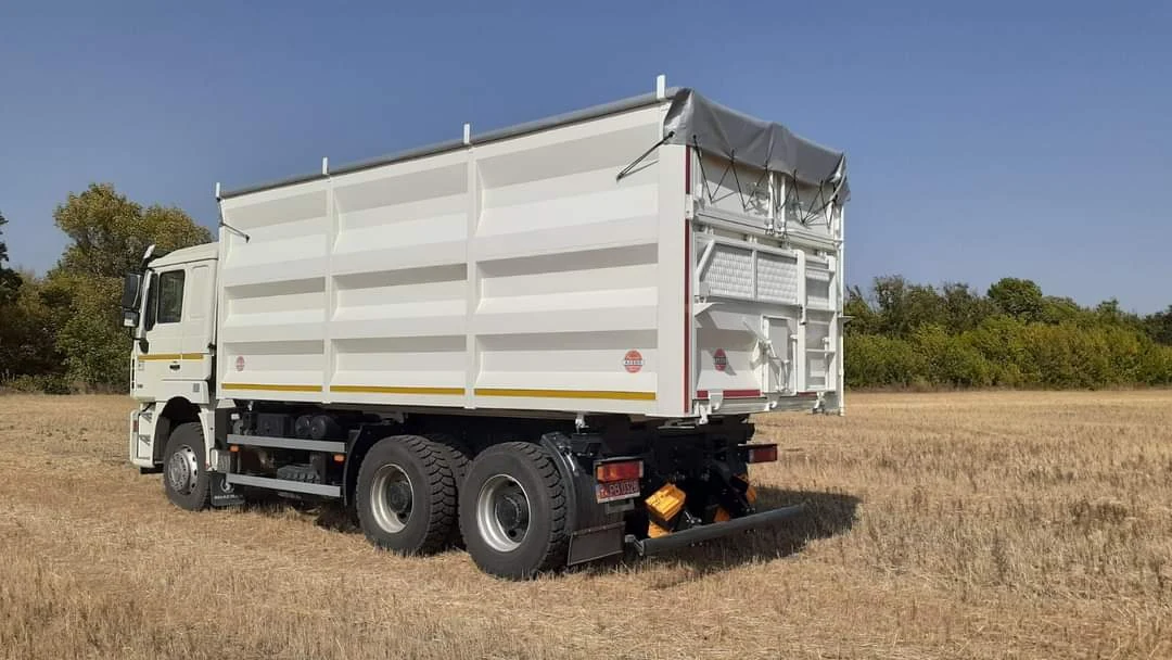 автопоезд-зерновоз SCHACMAN F3000