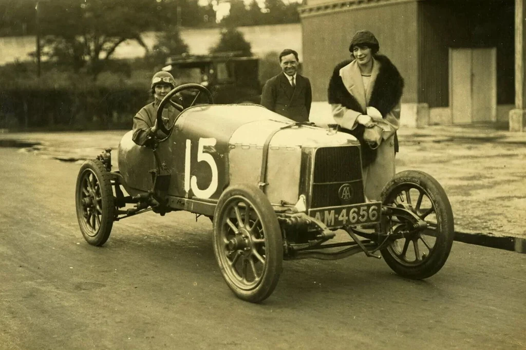 Aston Martin шукає загубленого первістка