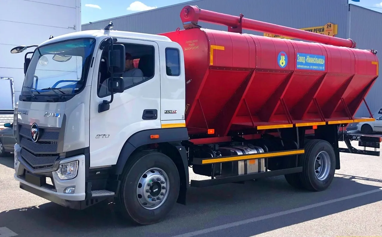 Вантажівку Foton оснастили цікавою надбудовою для аграріїв