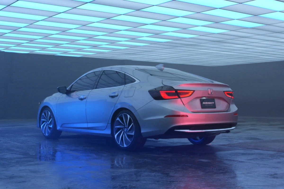 Первые фото конкурента Toyota Prius от Honda