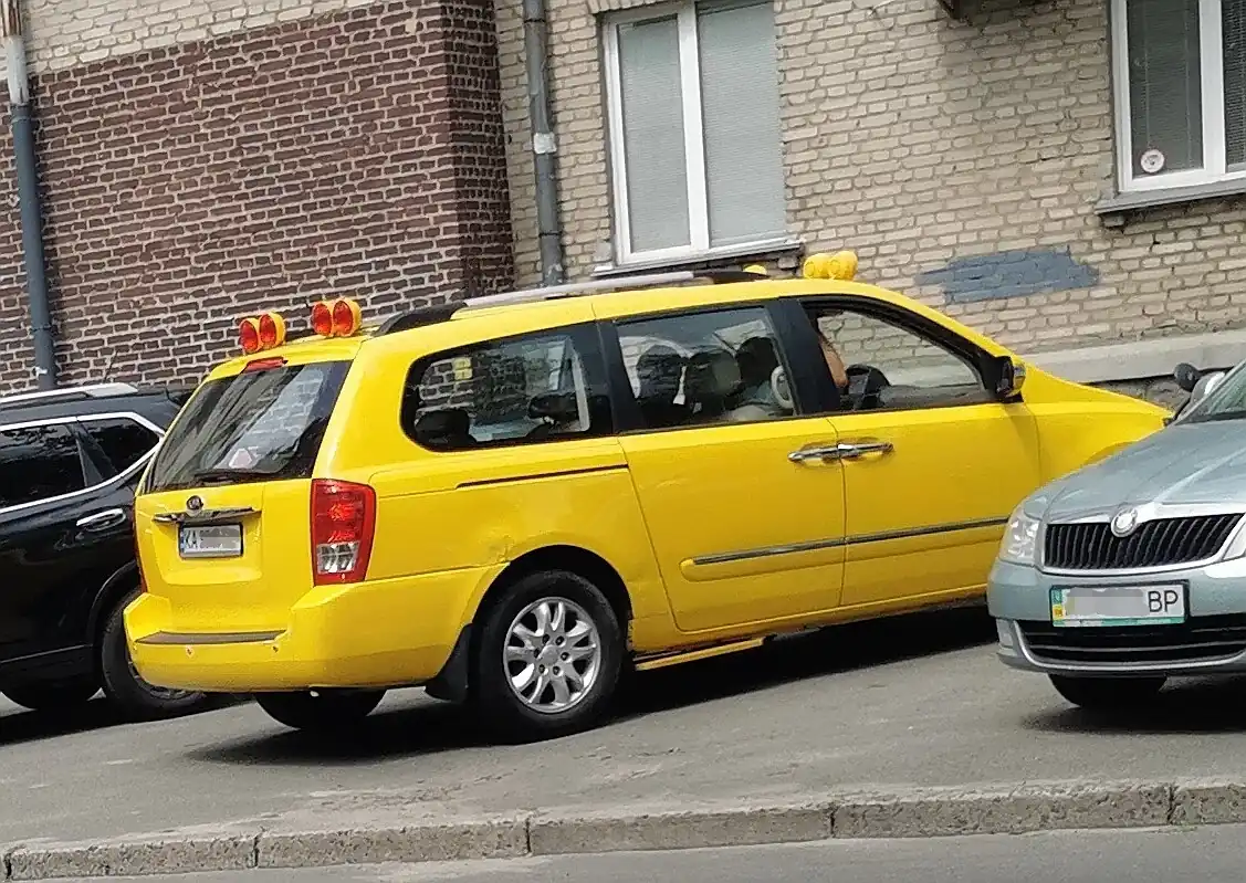 В Украину завезли школьный автобус по-корейски