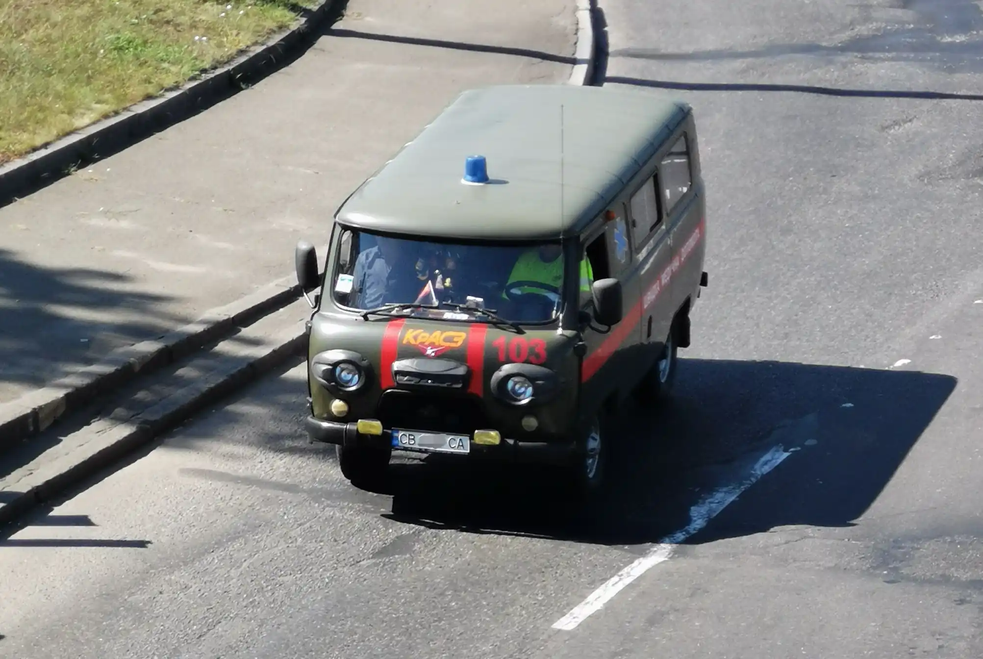 Медицинская УАЗ «Буханка» получила в Украине забавный тюнинг