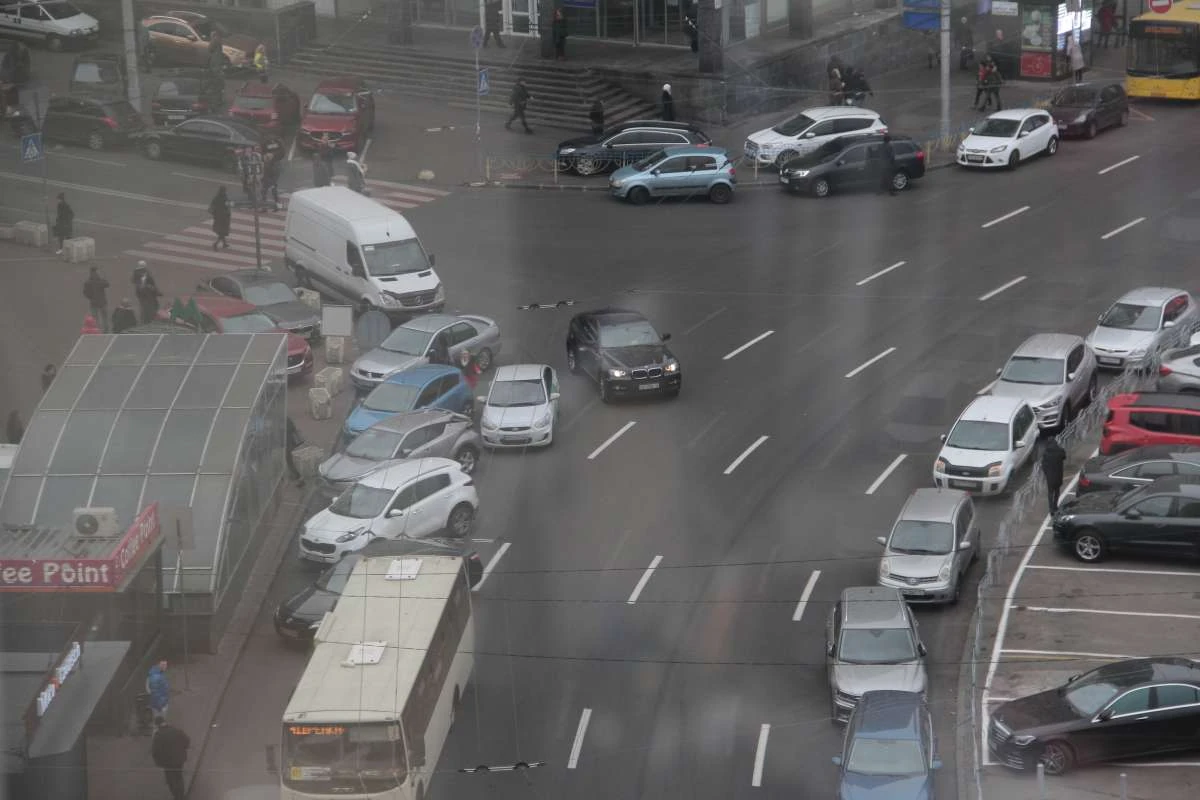 Как Киевская администрация с нарушителями парковки борется