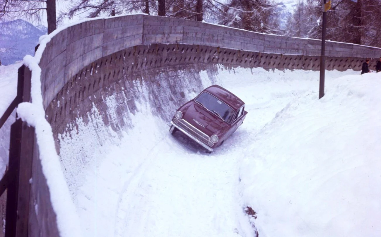 Як автомобілі Ford проїхали олімпійською трасою для бобслею (відео)