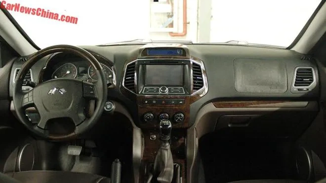 Kawei W1: китайская копия Kia Sorento с «лицом» пикапа Ford Kawei W1: китайская копия Kia Sorento с «лицом» пикапа Ford