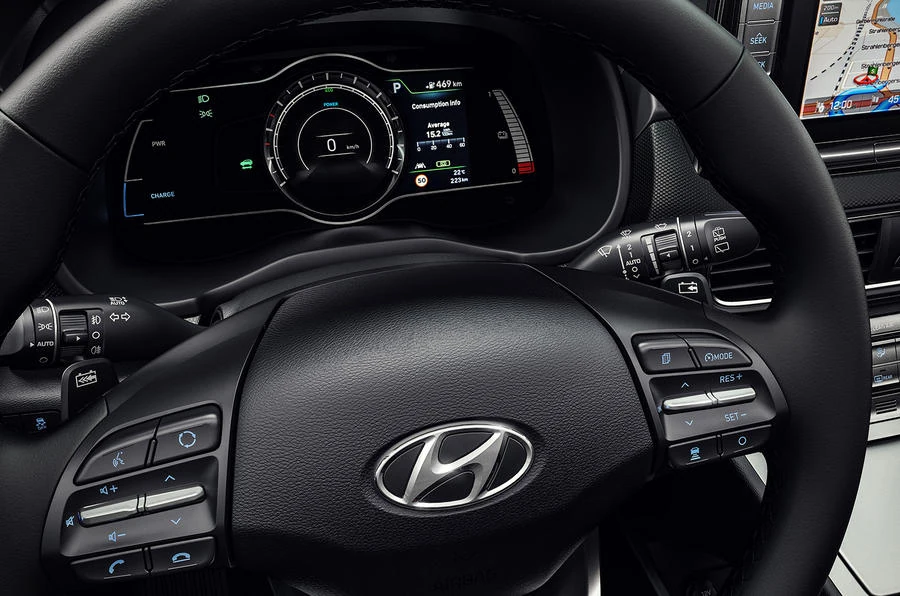 Электрокроссовер Hyundai Kona: разгон хот-хэтча и 470 км запаса хода