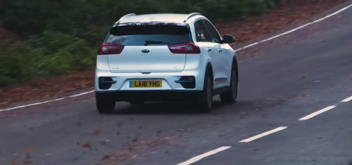 кроссовер kia