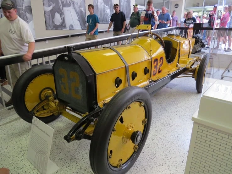 гоночный автомобиль Мармон 32