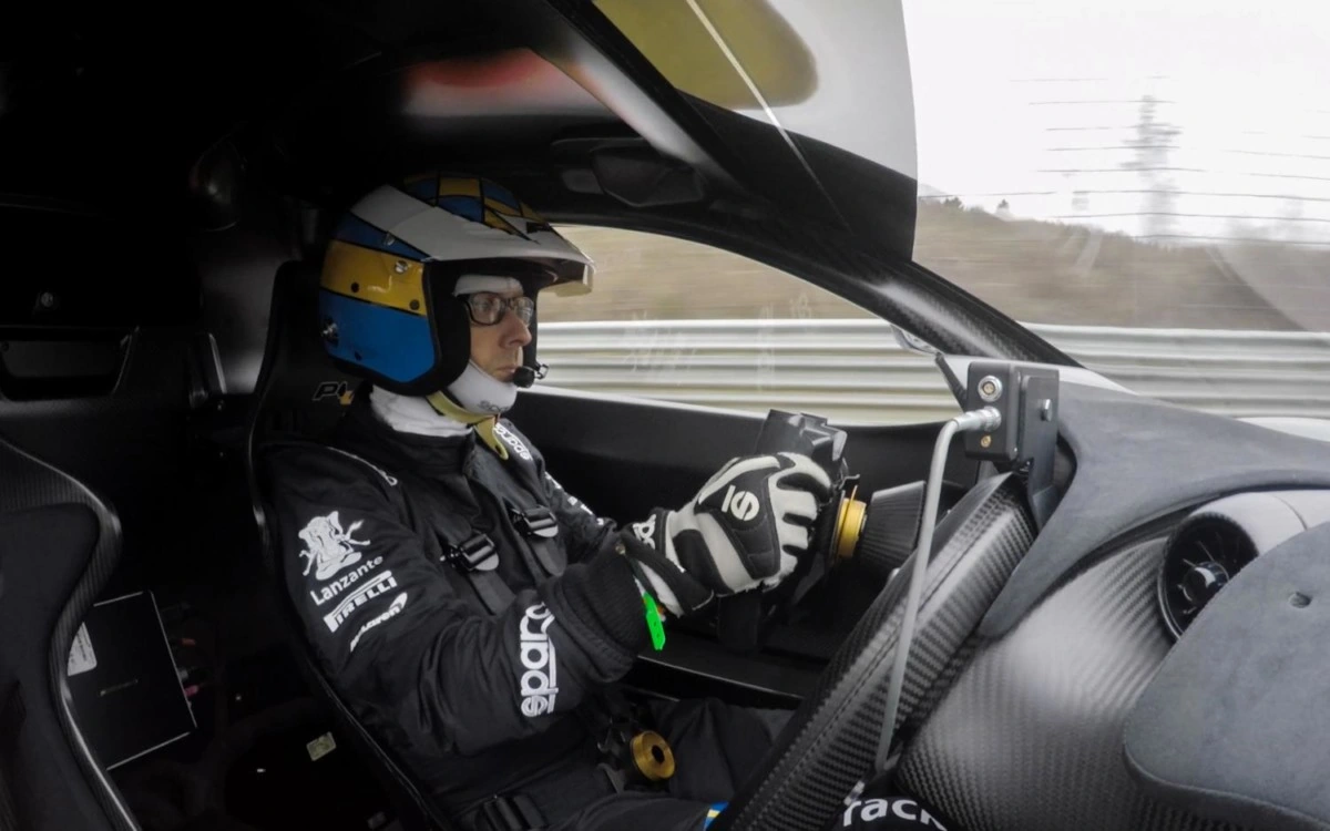 Трековый гиперкар McLaren P1 LM побил рекорд Нюрбургринга