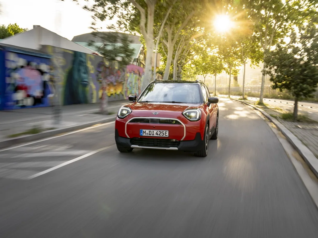 Mini представила электрокросс Aceman Favoured